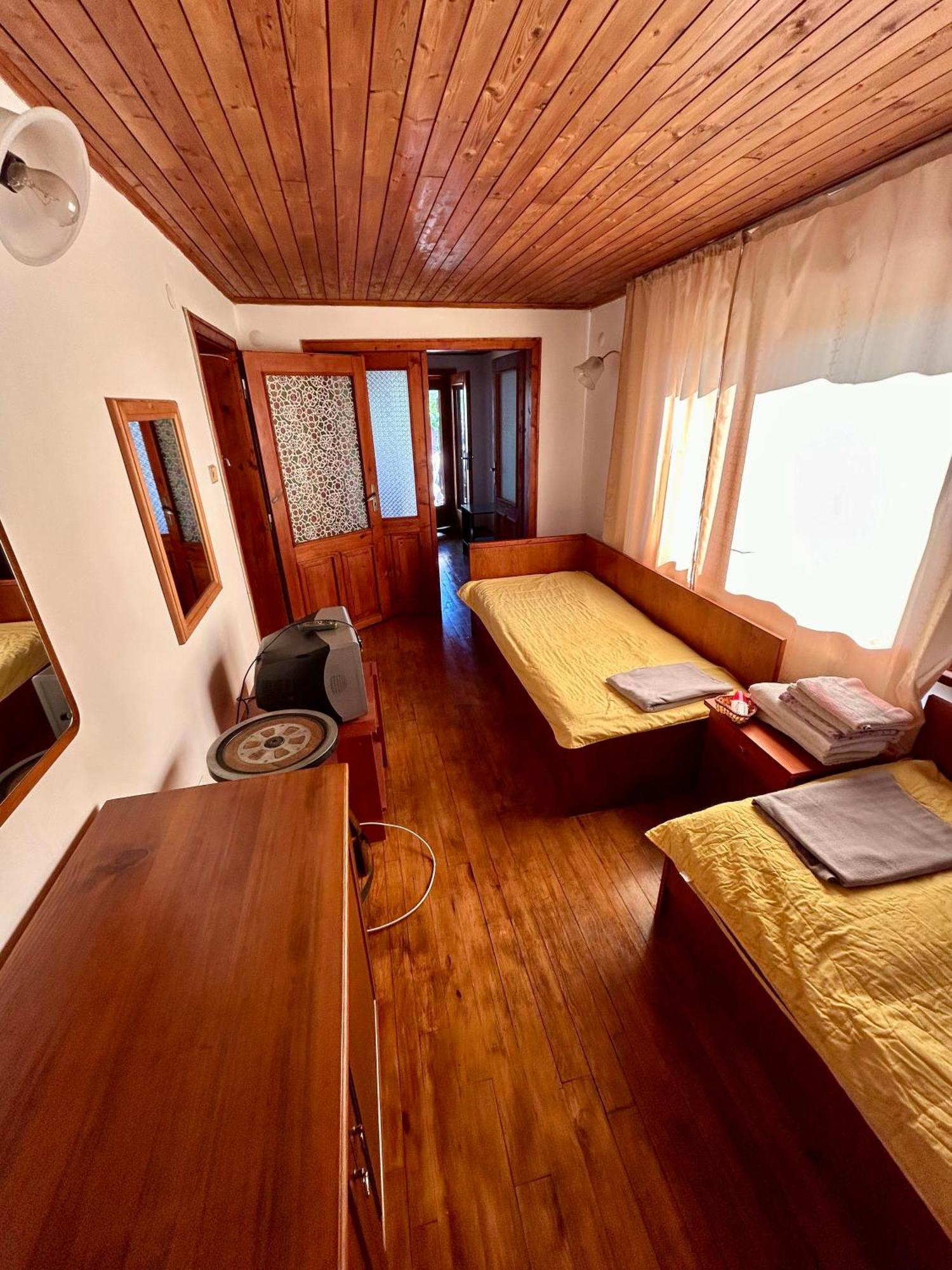 Luylyana Guesthouse Ribarica Exteriér fotografie