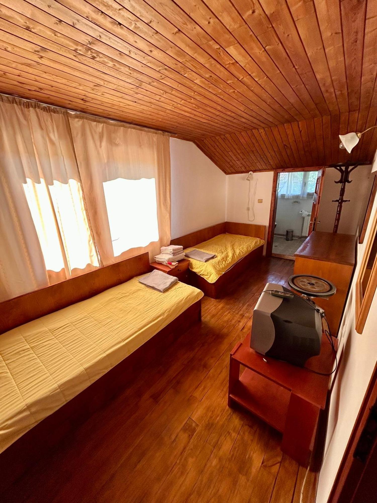 Luylyana Guesthouse Ribarica Exteriér fotografie