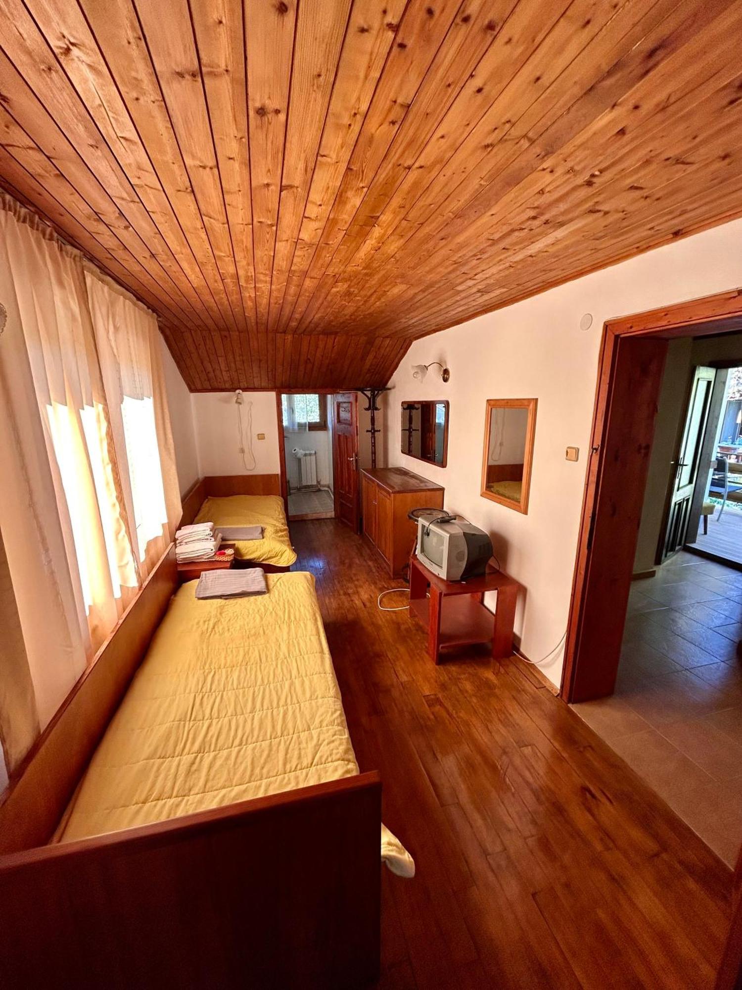 Luylyana Guesthouse Ribarica Exteriér fotografie