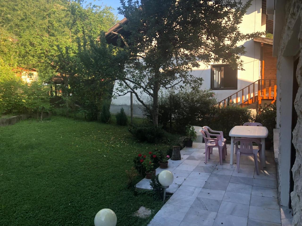 Luylyana Guesthouse Ribarica Exteriér fotografie